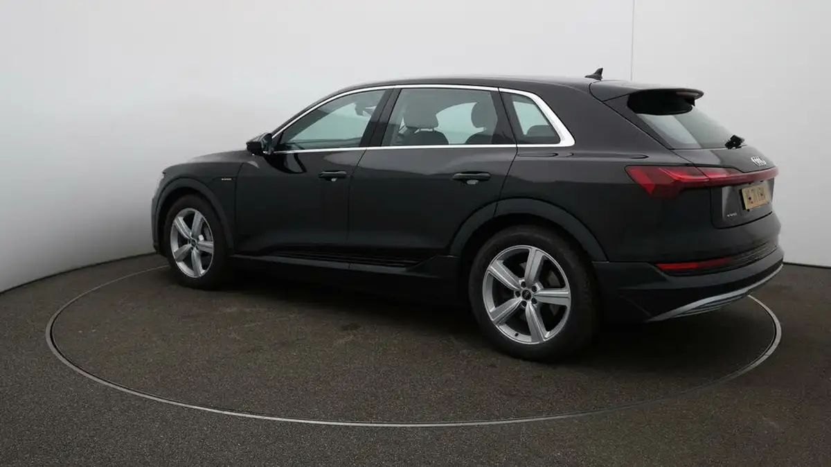 2021-audi-e-tron-55e-technik-station-wagon-big-25