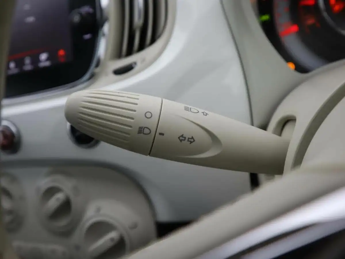 2017-fiat-500-12-lounge-dualogic-big-24