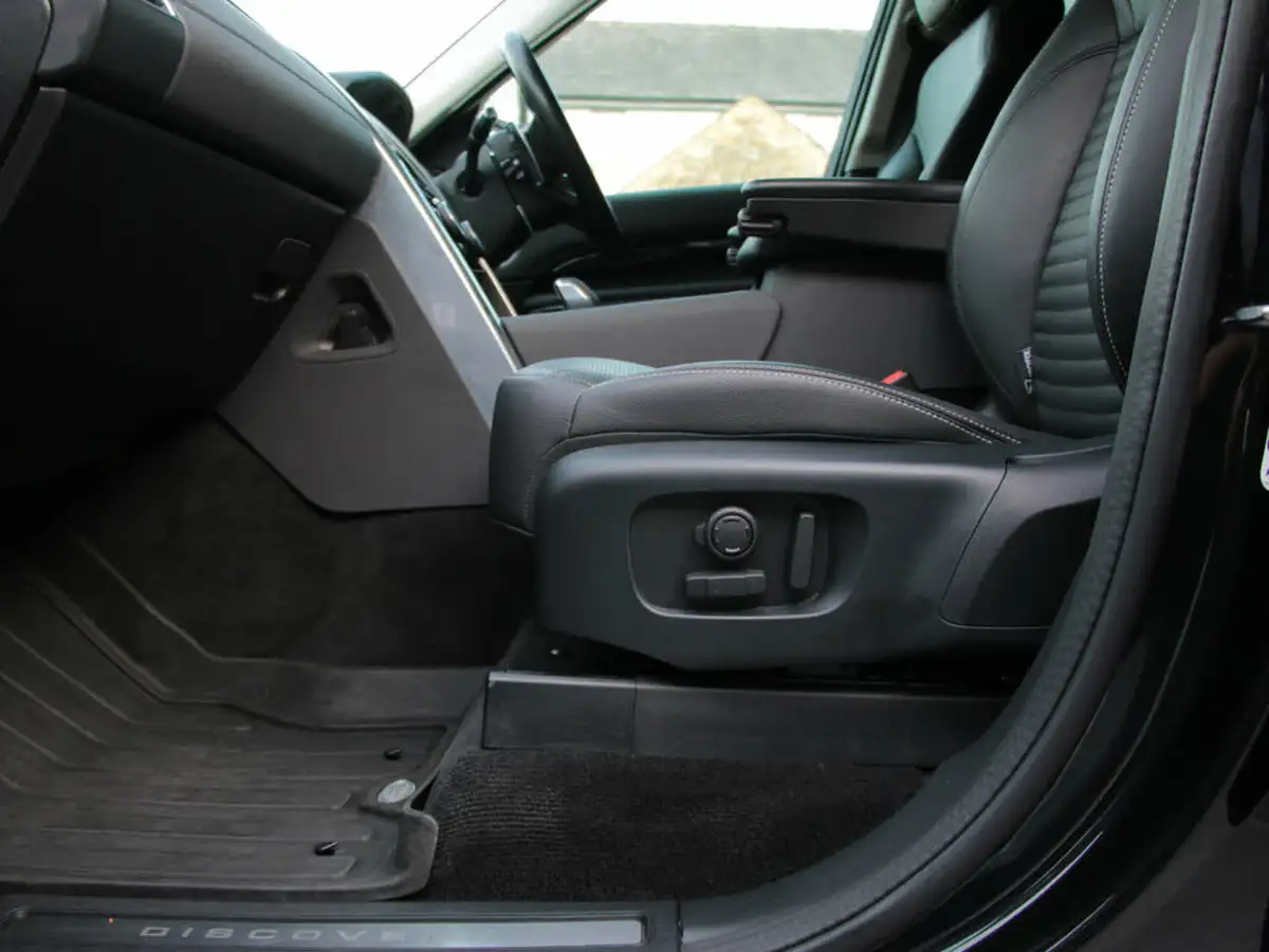 2021-land-rover-discovery-30-d300-commercial-se-big-71