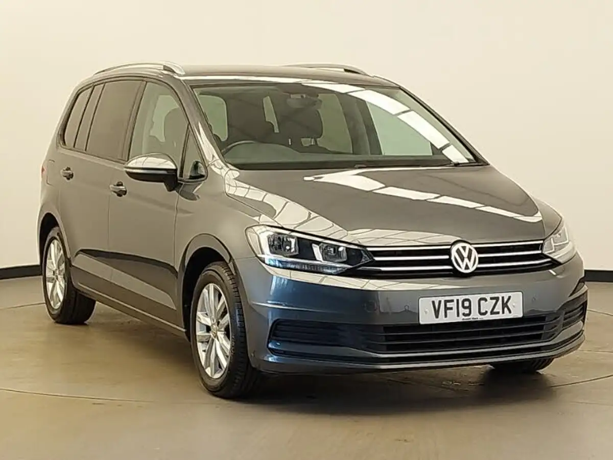 2019-volkswagen-touran-16tdi-se-big-0