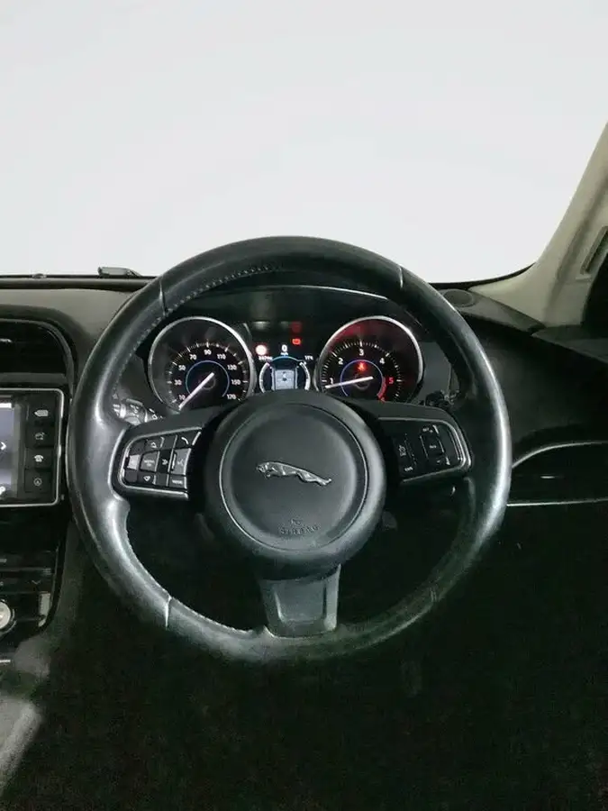2017-jaguar-f-pace-20-i4d-prestige-180ps-awd-auto-big-13