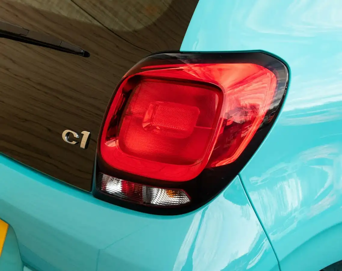 2015-citroen-c1-10-vti-feel-3d-big-9