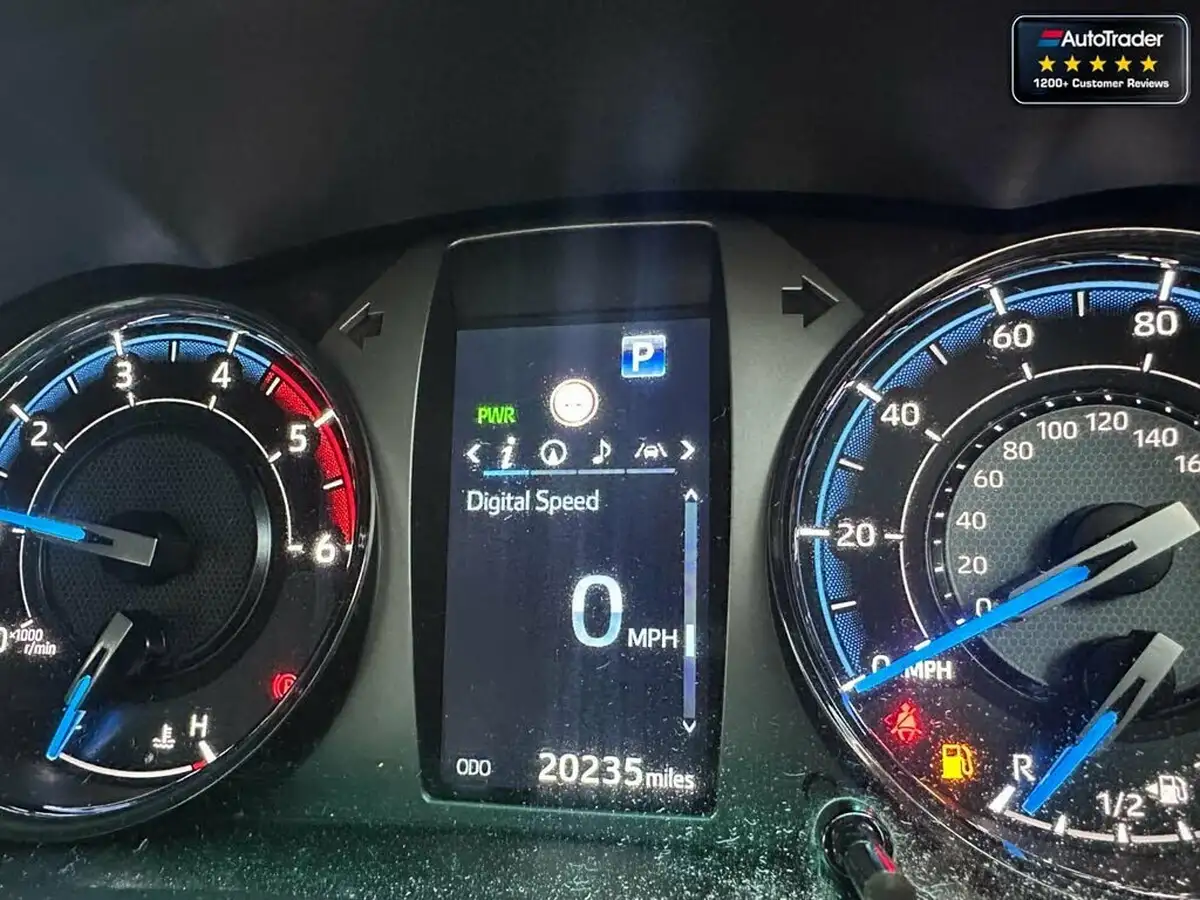 2022-toyota-hi-lux-28d-4d-invincible-x-204hpeu6d-2755cc-auto-big-27