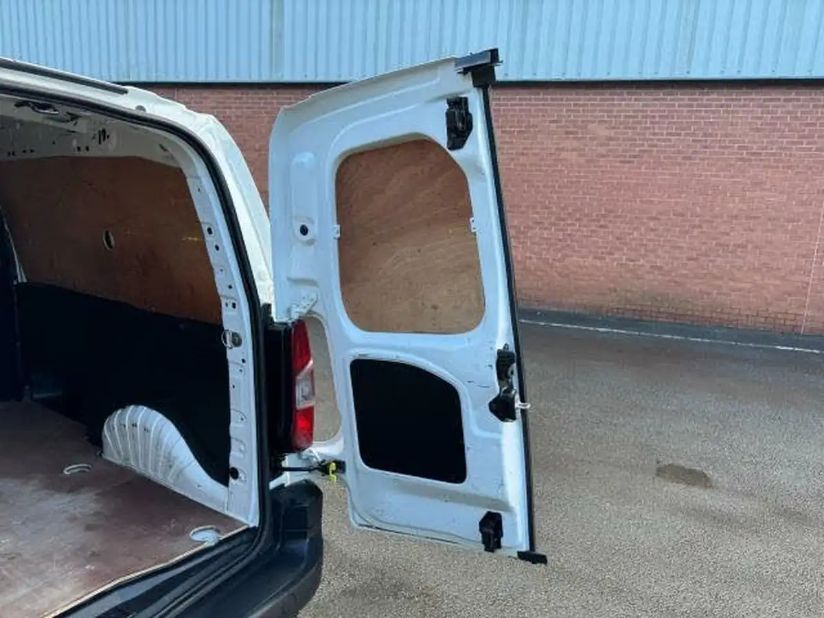 2019-peugeot-partner-15-bluehdi-1000-professional-100ps-eu6dt-panel-big-48