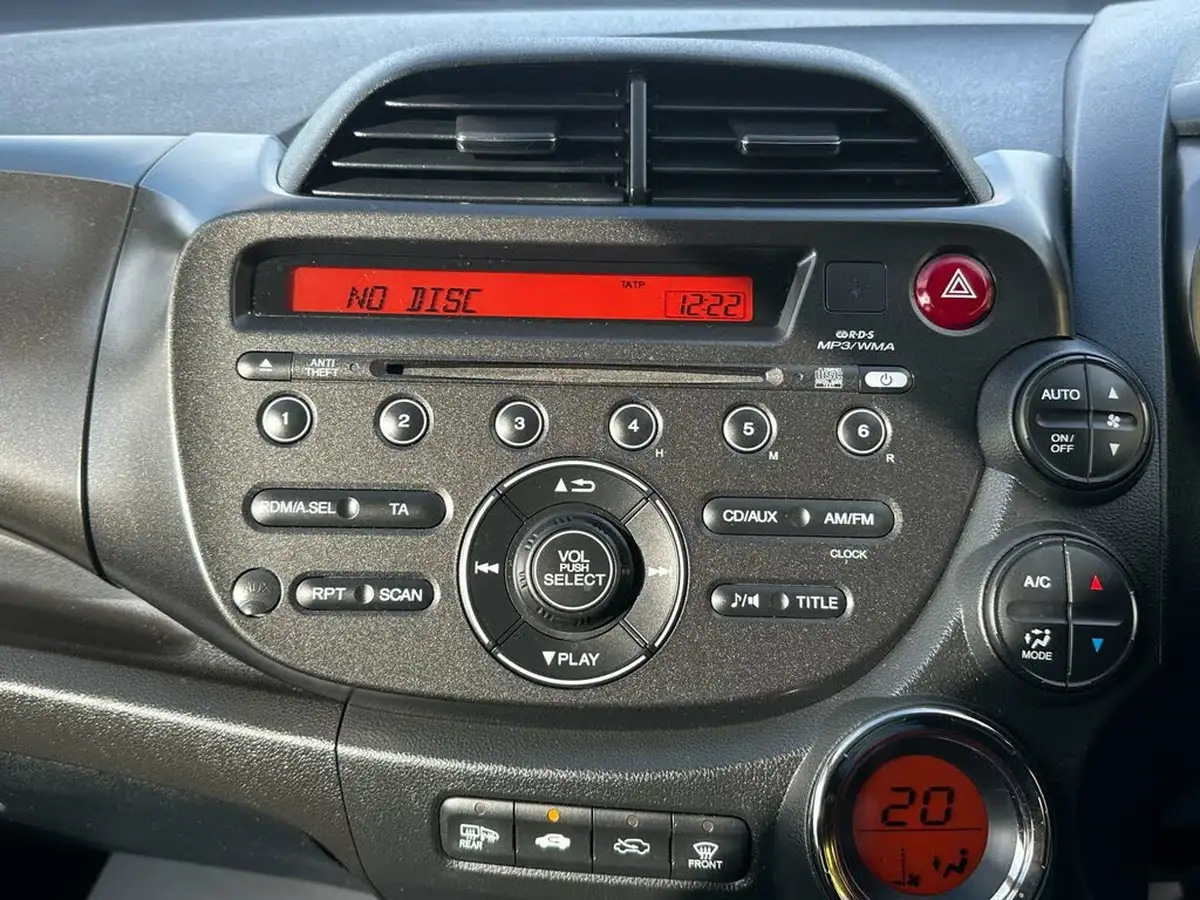 2013-honda-jazz-14-es-plus-big-30