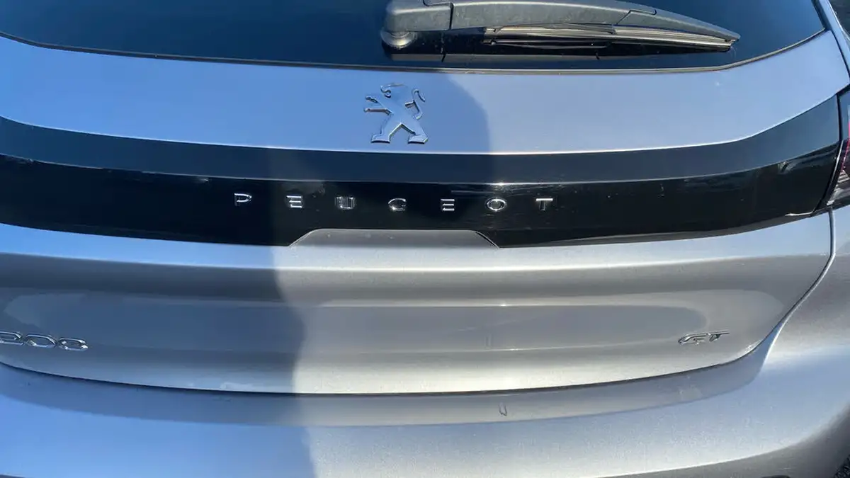 2021-peugeot-208-12-puretech-gt-premium-100bhp-big-25