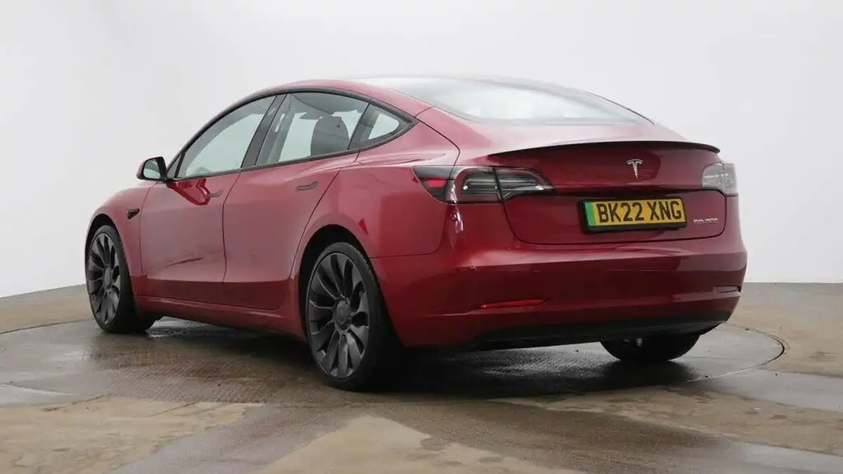 2022-tesla-model-3-e-performance-big-1