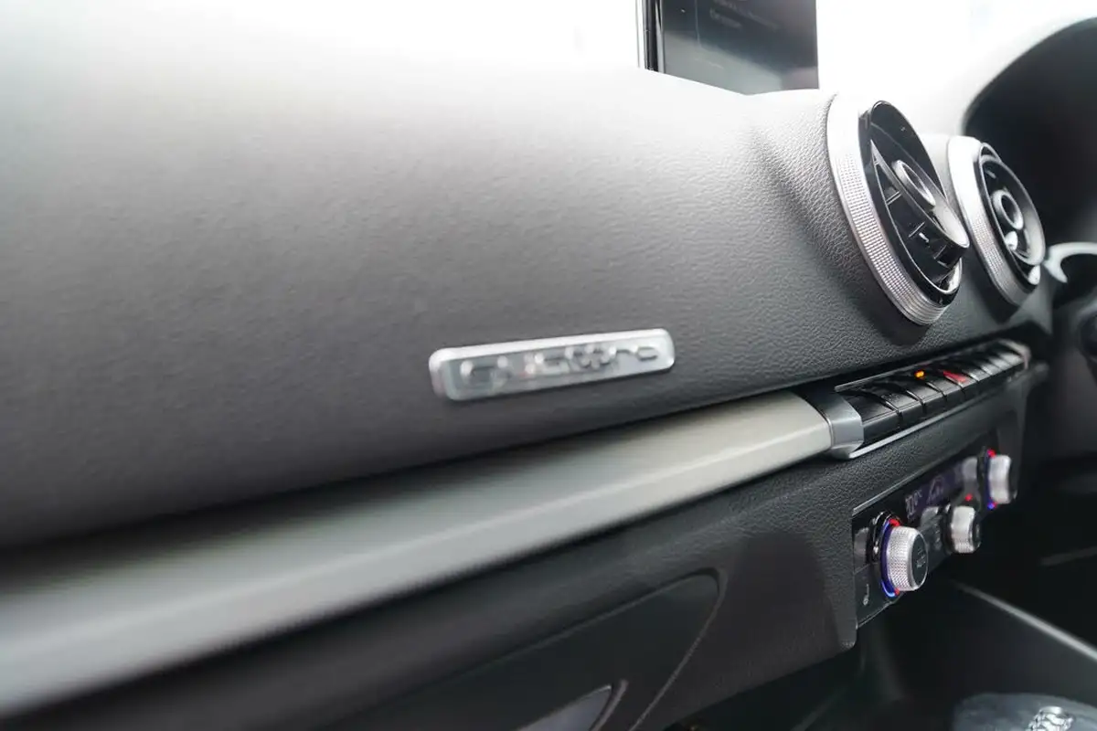 2015-audi-s3-20-tfsi-saloon-4d-s-tronic-big-63