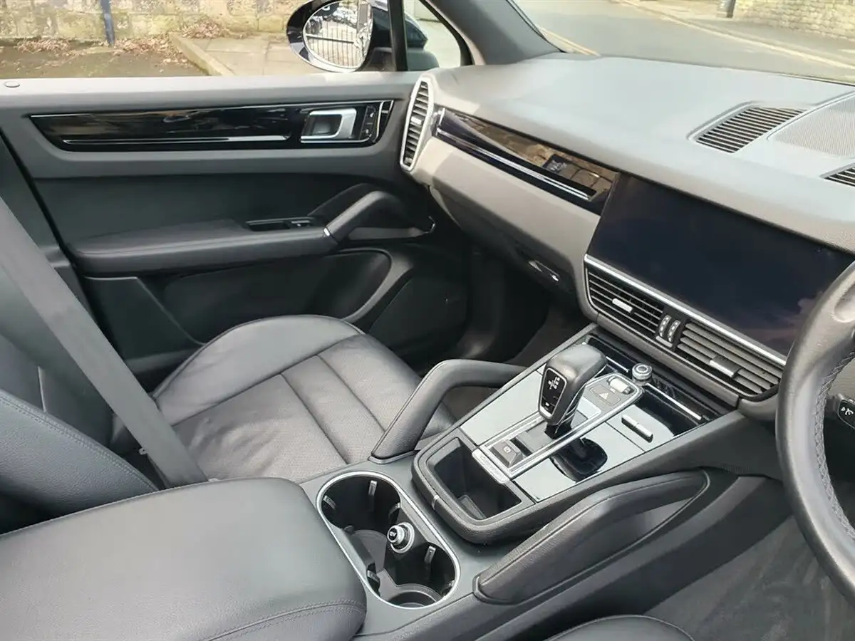2018-porsche-cayenne-30-v6-big-25