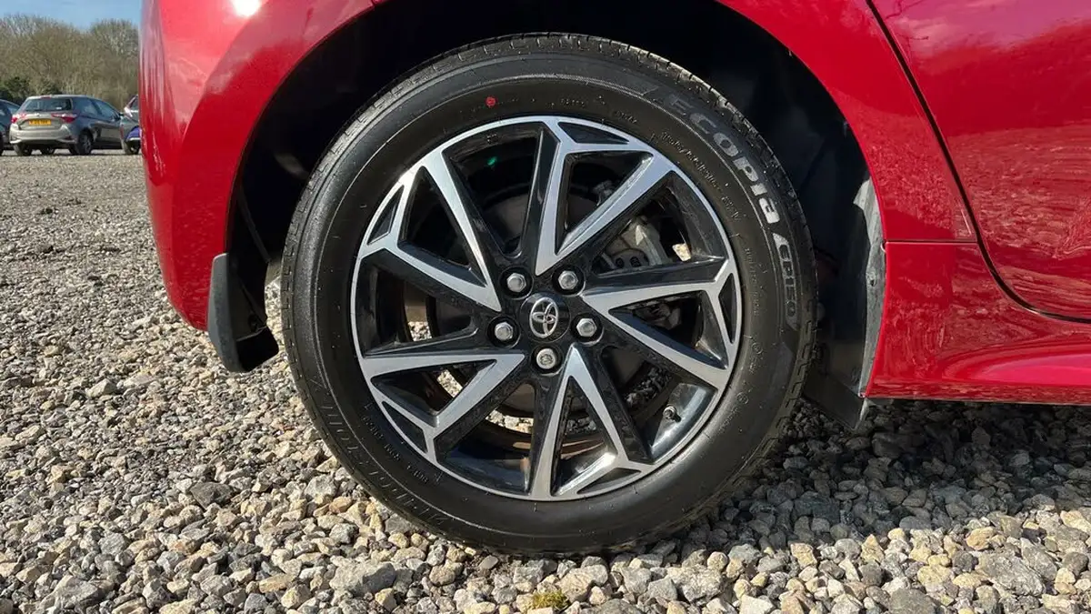 2020-toyota-yaris-15-vvt-i-design-big-24