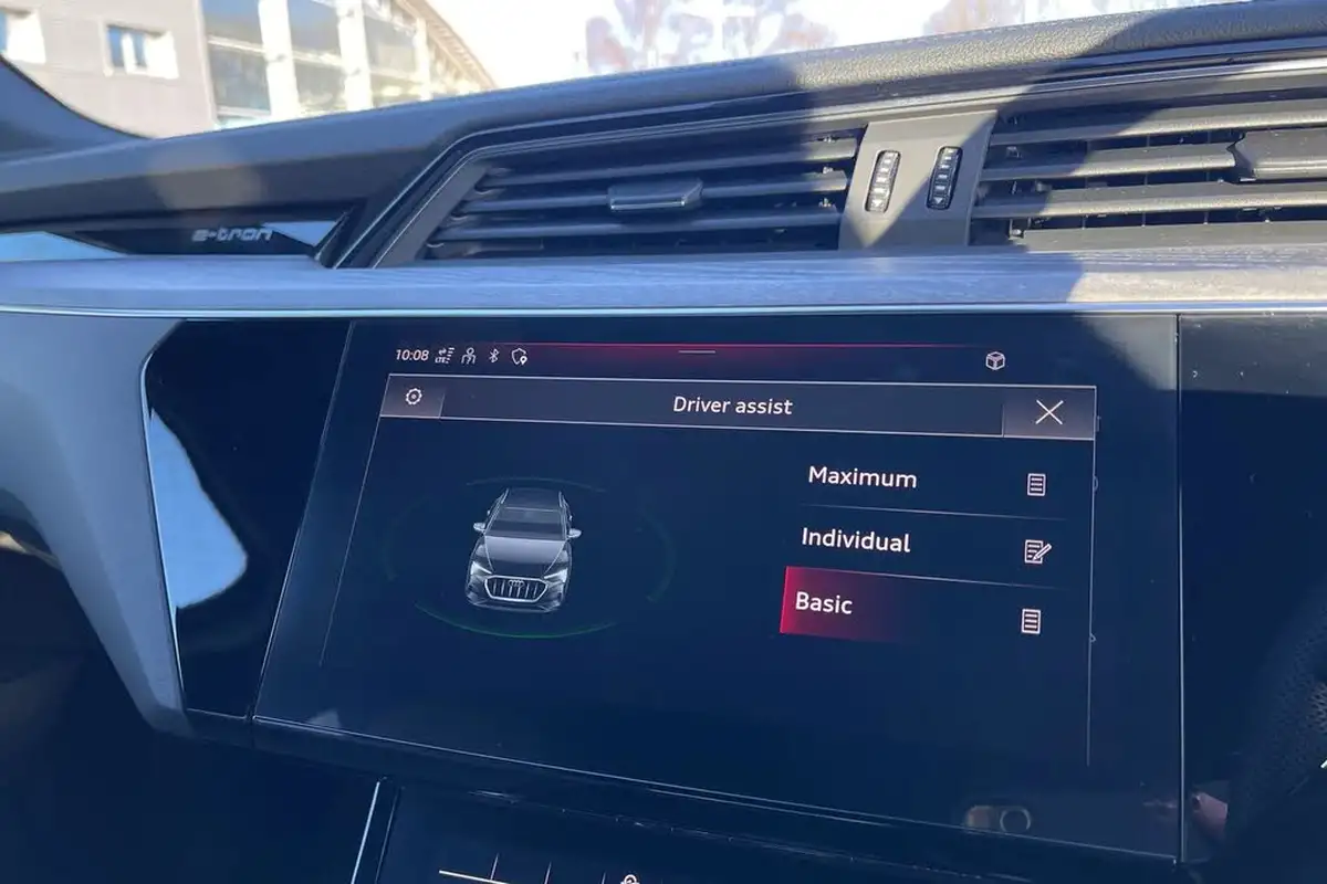 2022-audi-e-tron-50e-s-line-sportback-big-55