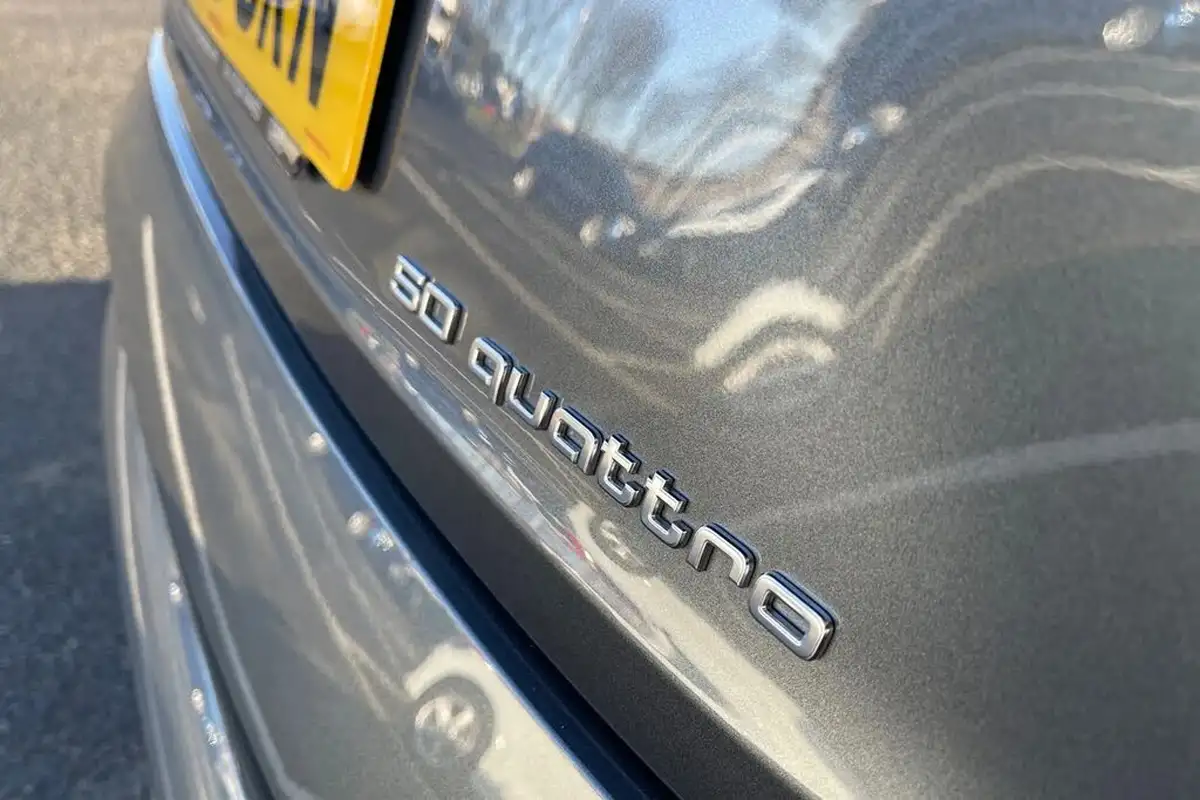 2022-audi-e-tron-50e-s-line-sportback-big-31