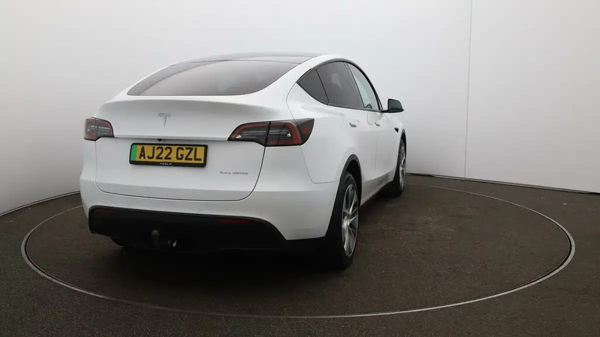 2022-tesla-model-y-e-long-range-big-48