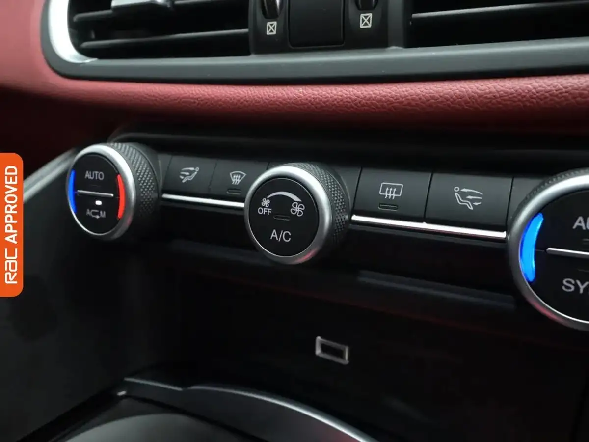 2018-alfa-romeo-giulia-20-super-big-21