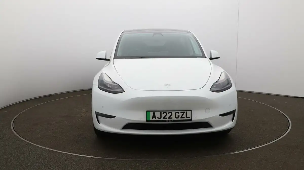 2022-tesla-model-y-e-long-range-big-2