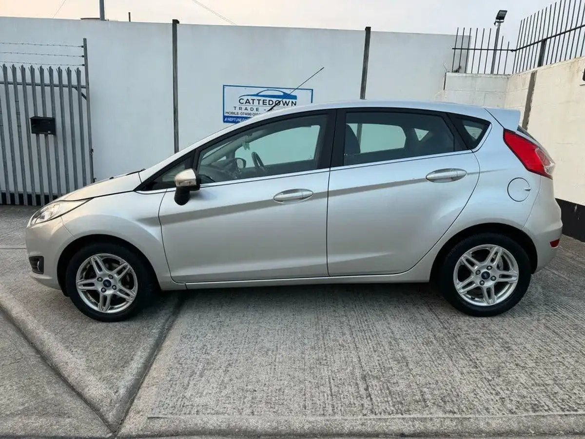 2013-ford-fiesta-125-zetec-5d-big-1
