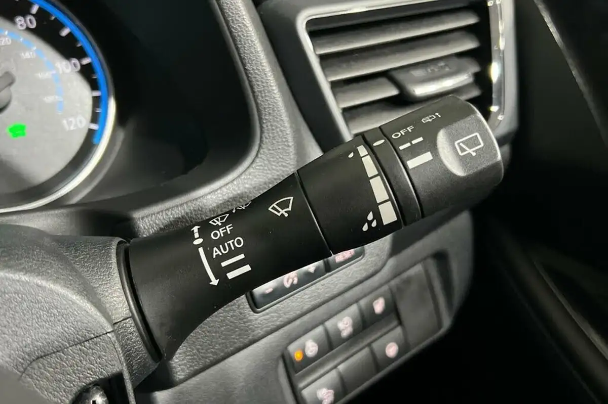 2018-nissan-leaf-e-tekna-110kw-big-23