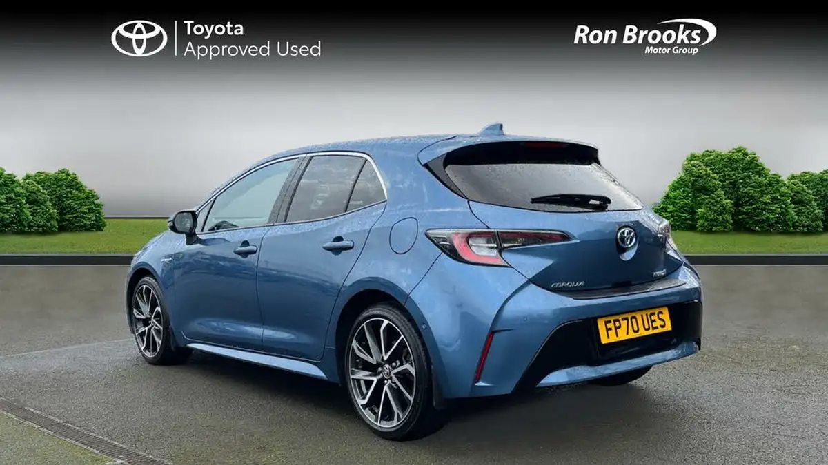 2021-toyota-corolla-18-vvt-i-excel-trk-hatchback-big-3