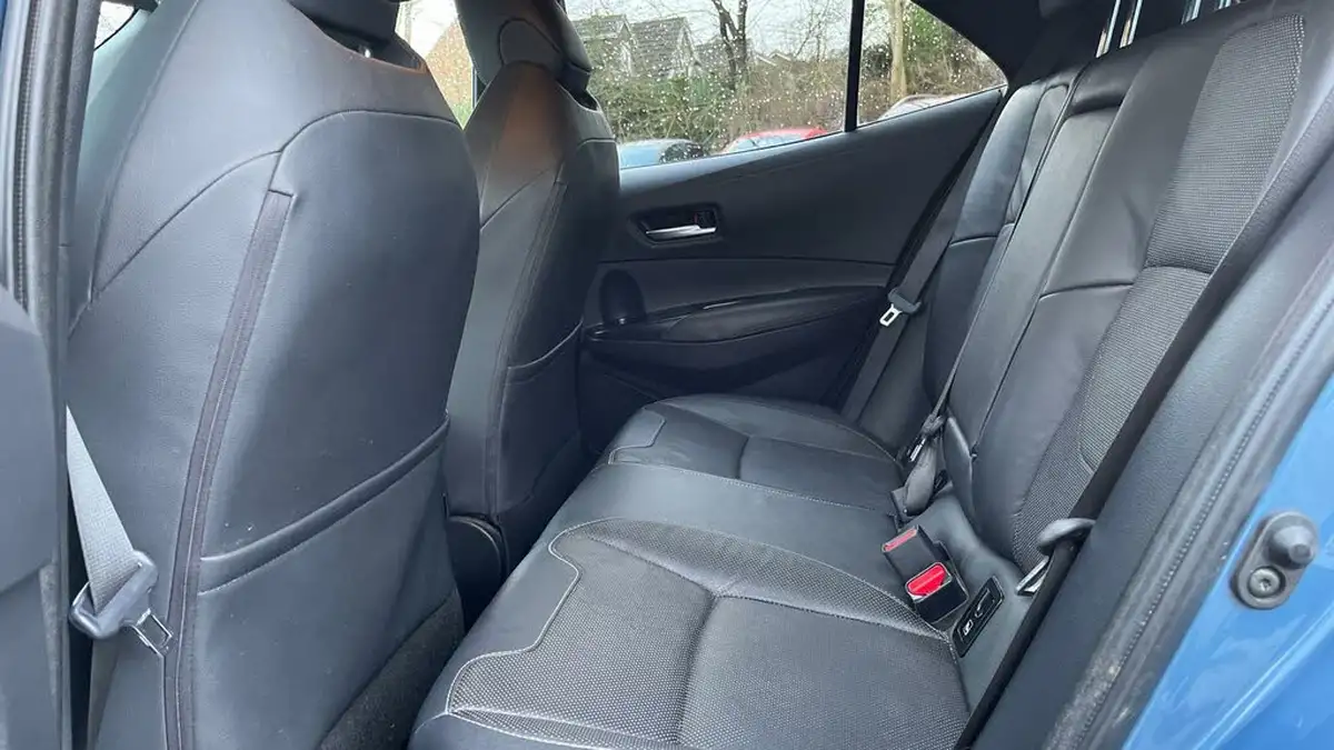 2021-toyota-corolla-18-vvt-i-excel-trk-hatchback-big-27