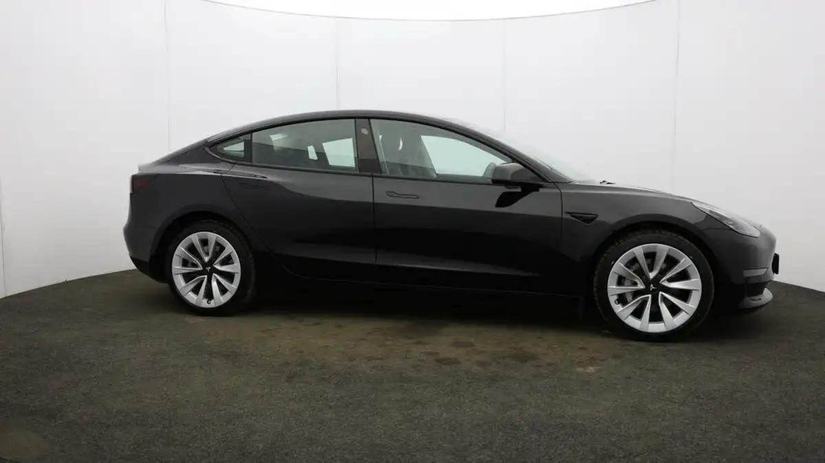 2022-tesla-model-3-e-long-range-big-7