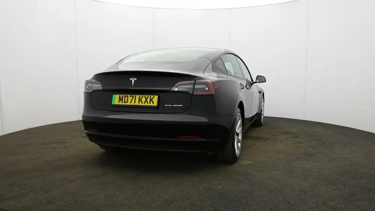 2022-tesla-model-3-e-long-range-big-53