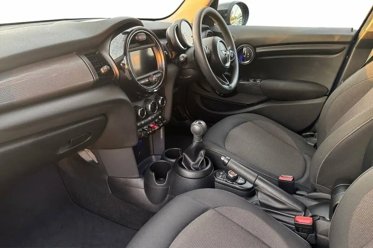 2020-mini-countryman-15-cooper-classic-big-8