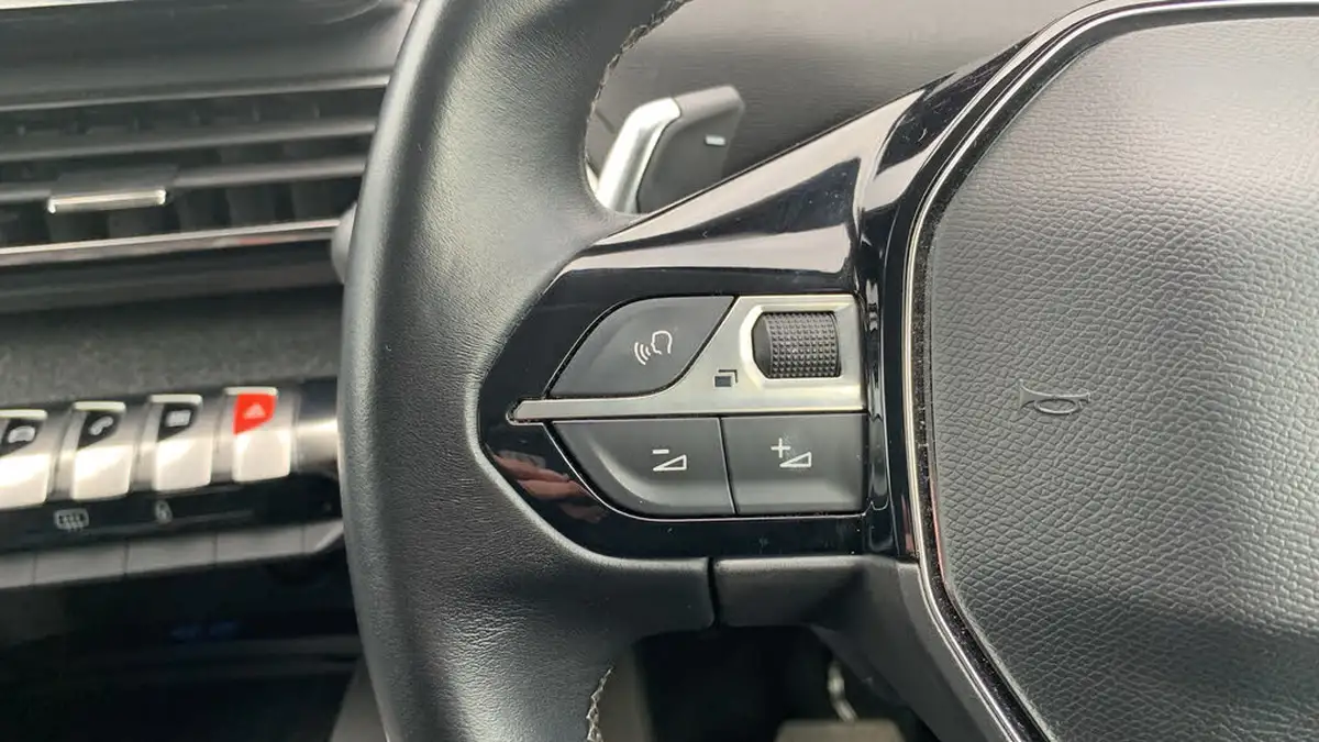 2021-peugeot-3008-suv-12-puretech-allure-premium-eat8-big-22