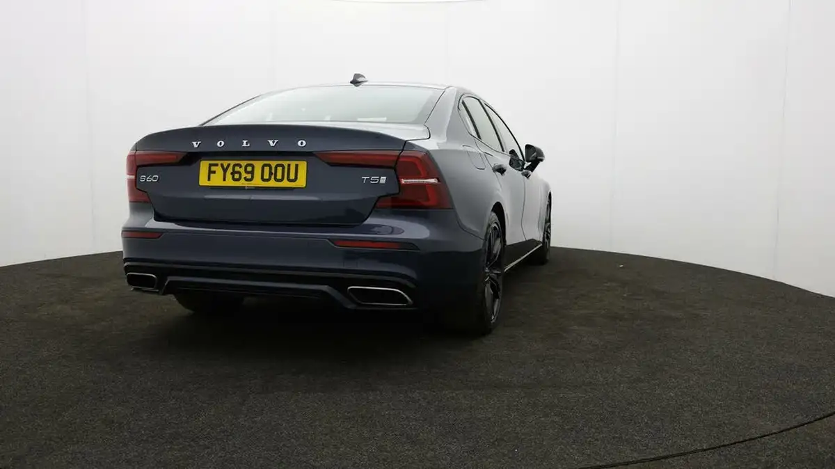 2019-volvo-s60-20-t5-r-design-edition-big-74