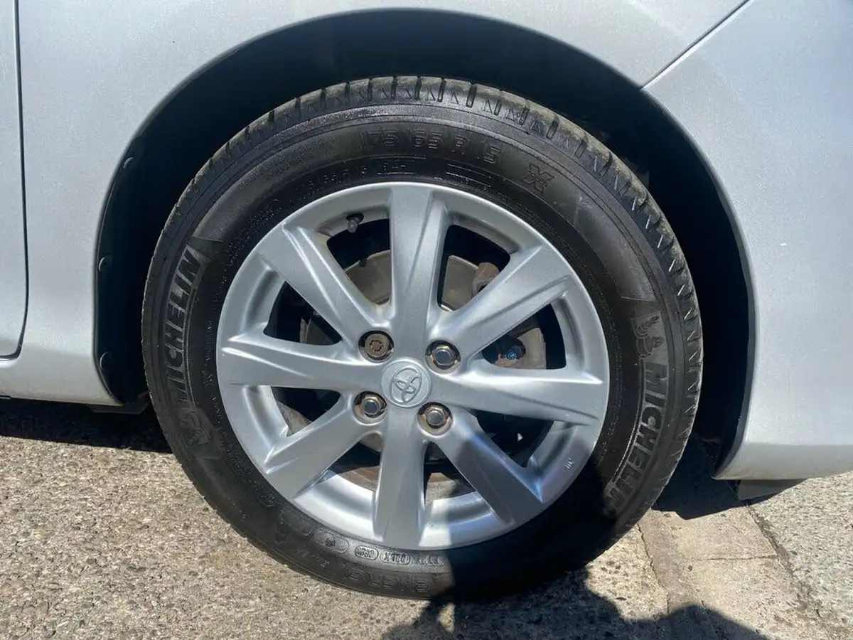 2013-toyota-yaris-133-tr-vvt-i-5d-big-34