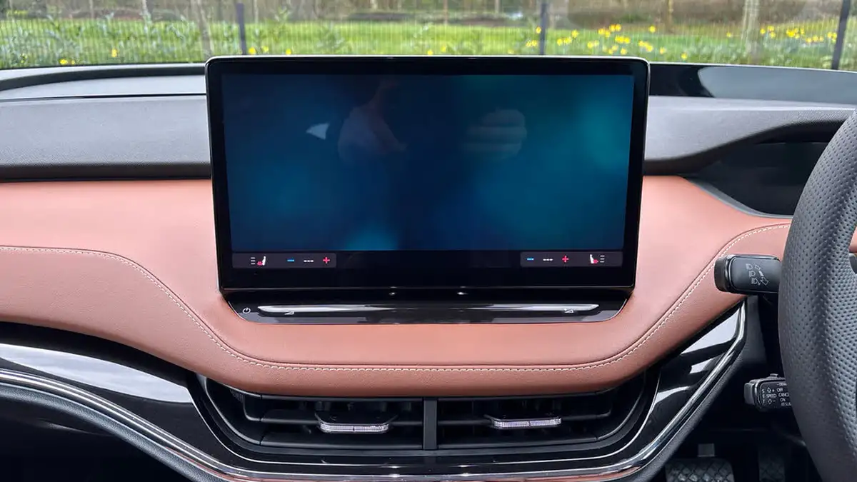 2023-skoda-enyaq-e-85-edition-station-wagon-big-11