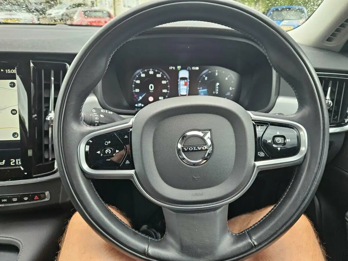 2019-volvo-v90-20td-d4-momentum-plus-big-24