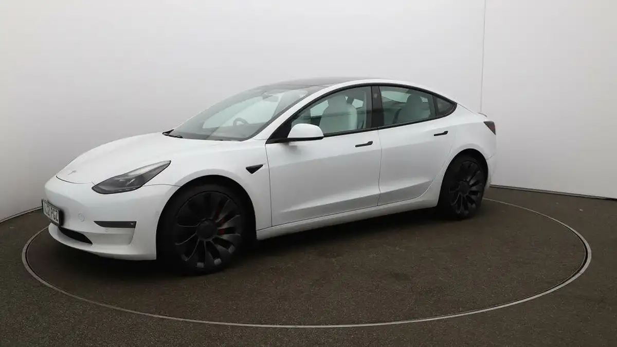 2021-tesla-model-3-e-performance-4x4-big-66