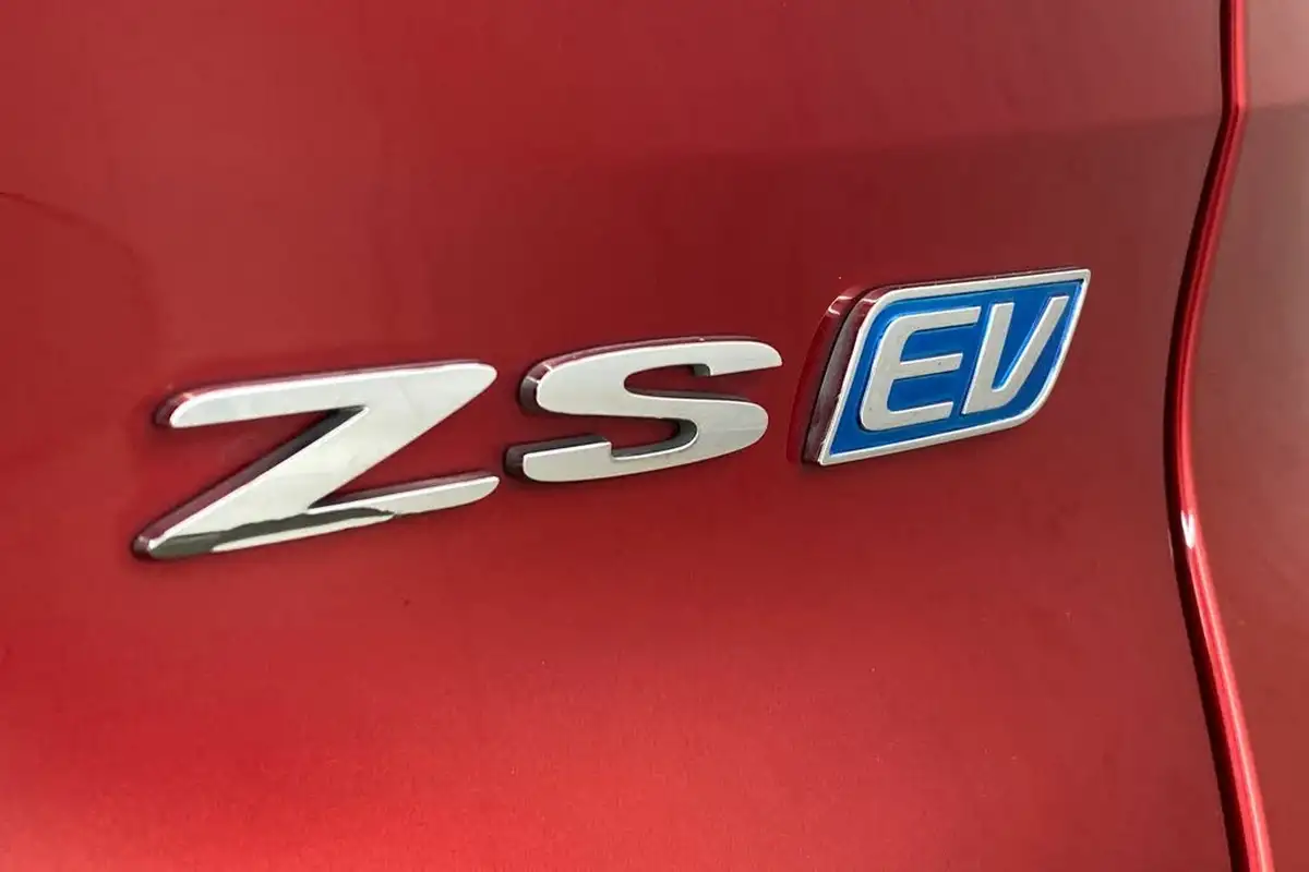 2022-mg-zs-suv-e-trophy-ev-176ps-big-16