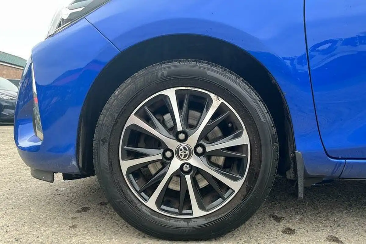 2019-toyota-yaris-15-vvt-i-icon-tech-111bhp-1496cc-big-38