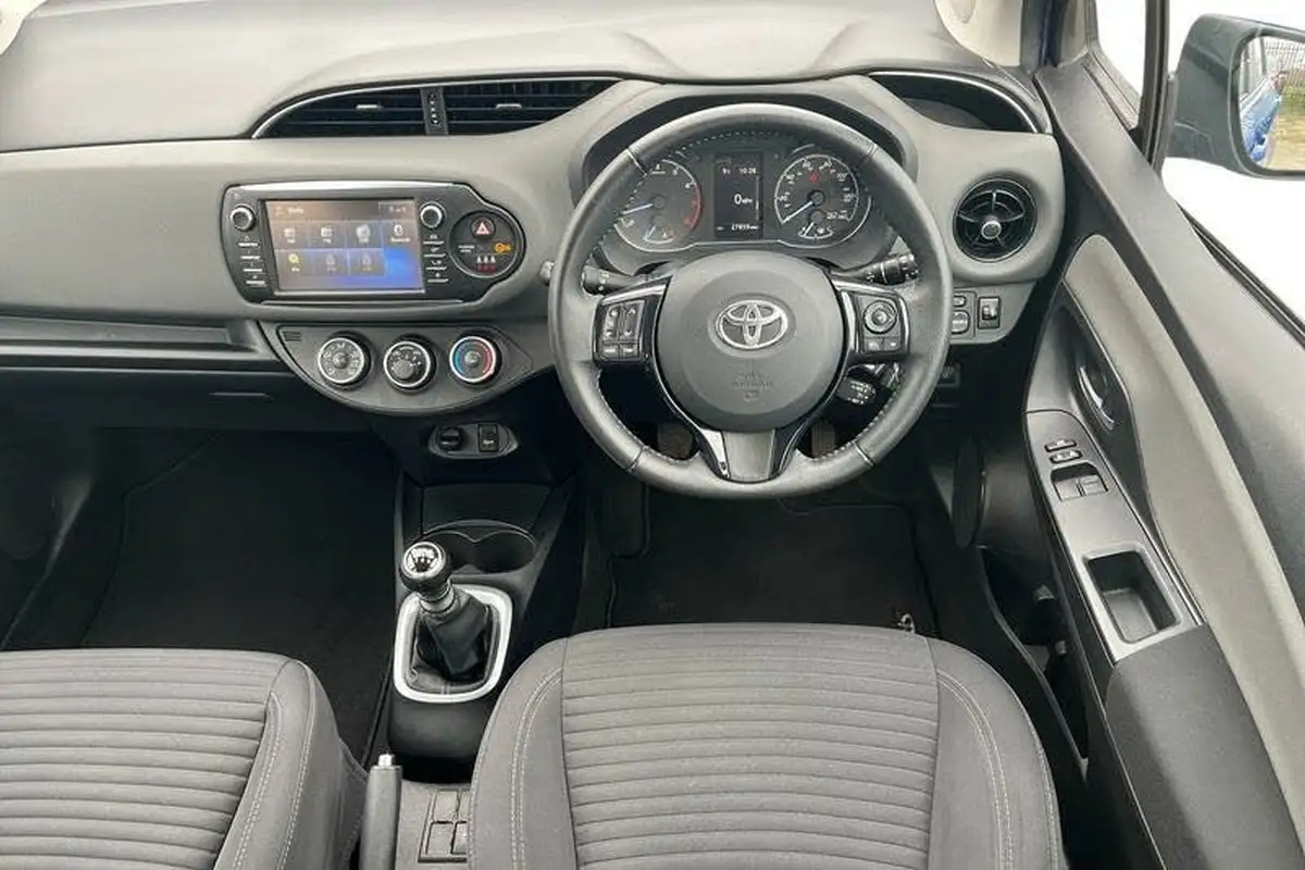 2019-toyota-yaris-15-vvt-i-icon-tech-111bhp-1496cc-big-10