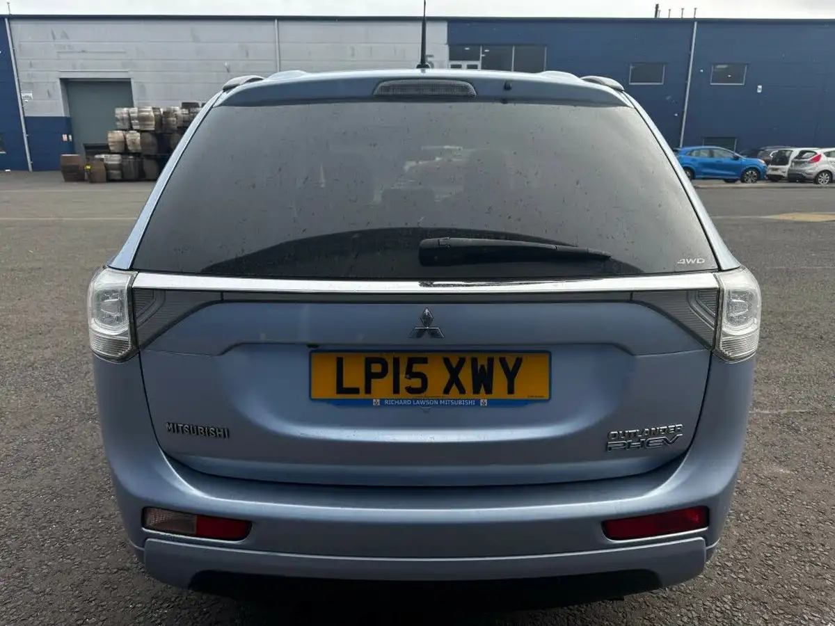2015-mitsubishi-outlander-20-gx4h-phev-big-4
