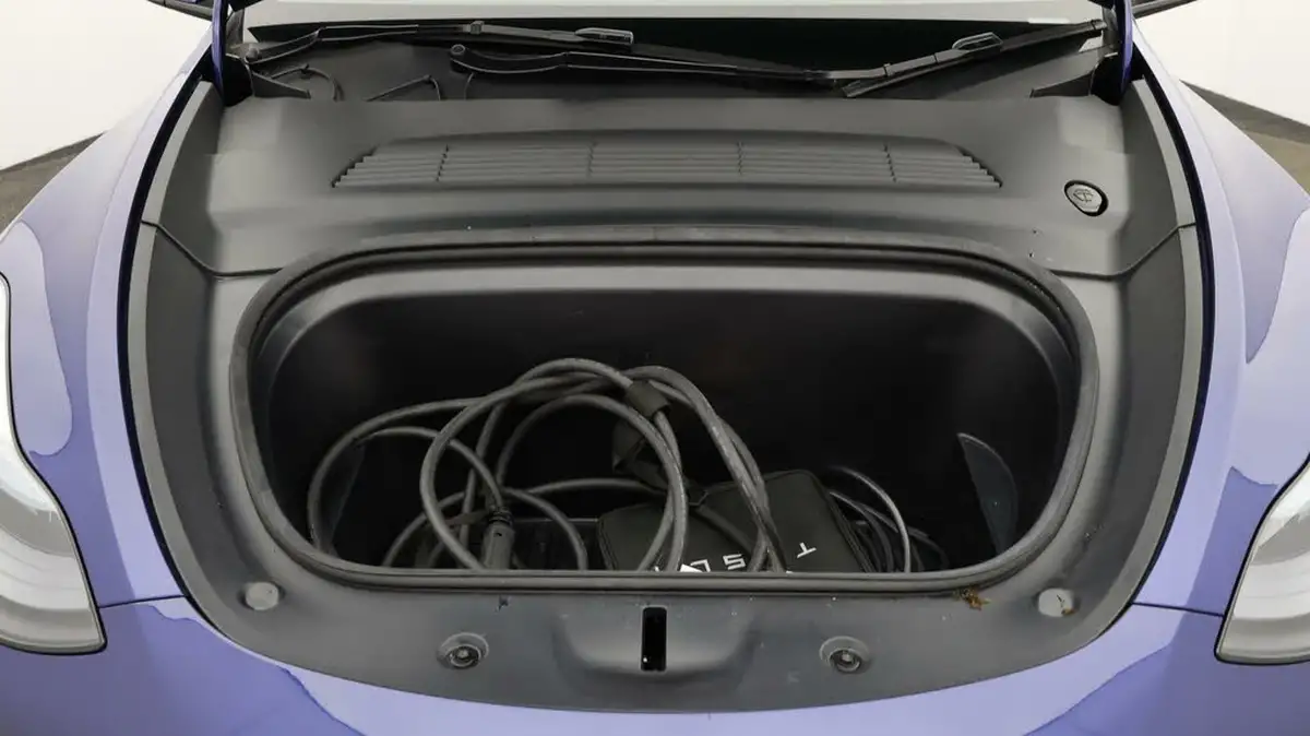2022-tesla-model-y-e-long-range-big-18