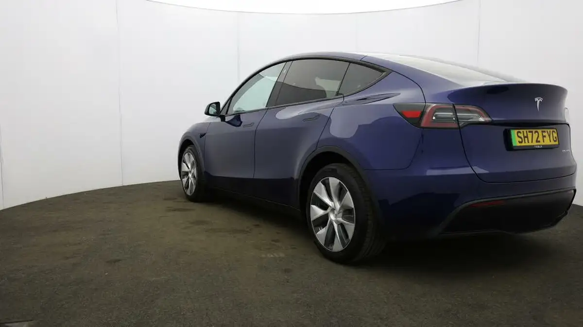 2022-tesla-model-y-e-long-range-big-36