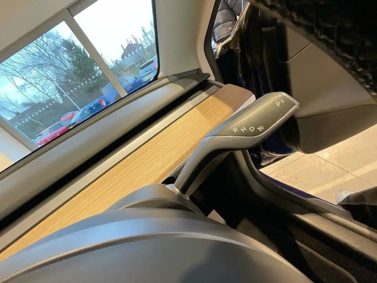 2020-tesla-model-3-e-long-range-big-11
