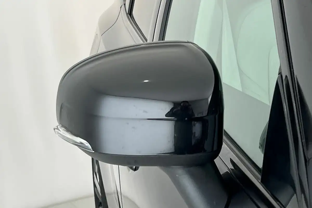 2024-volvo-xc60-20-b5-ultra-dark-big-18