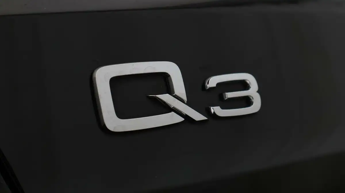 2021-audi-q3-15-35-tfsi-black-edition-codcomfort-sound-pack-station-wagon-big-21