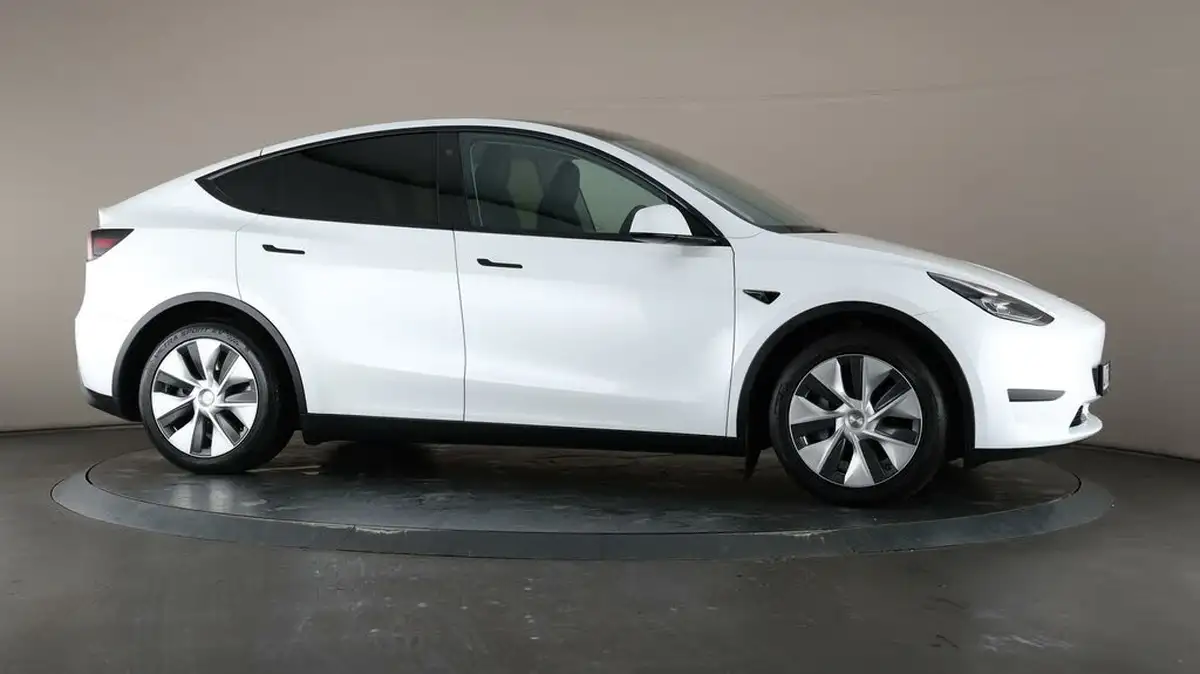 2022-tesla-model-y-e-rwd-big-56