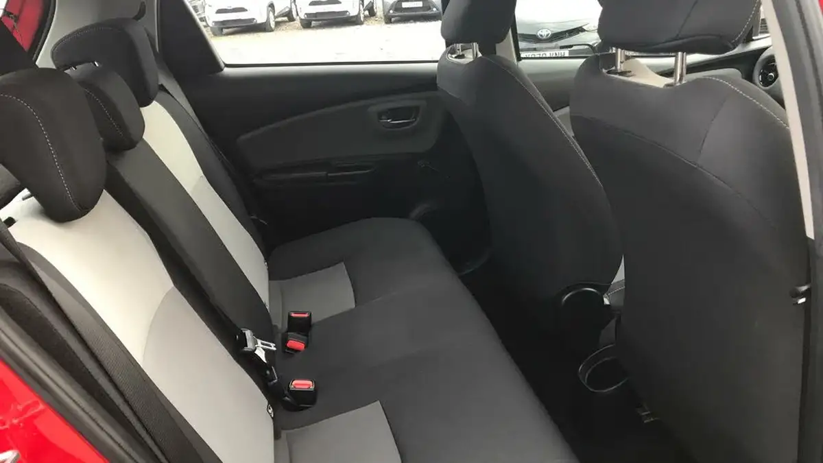 2018-toyota-yaris-15-vvt-i-icon-navi-big-11