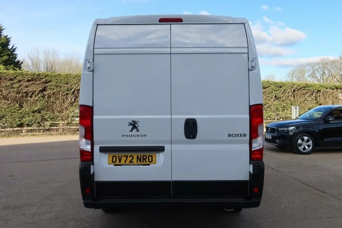 2022-peugeot-boxer-22-bluehdi-professional-435-l4-h2-big-5
