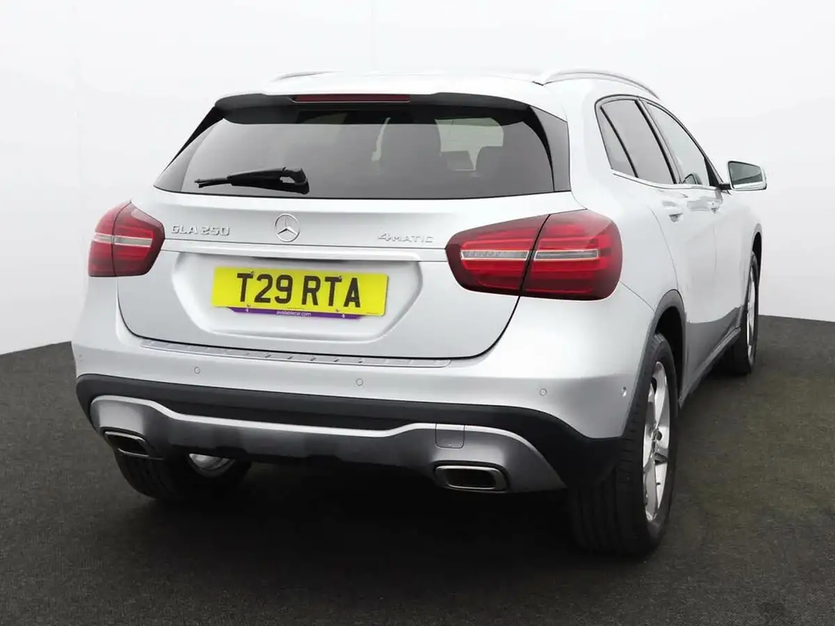 2018-mercedes-benz-gla-class-20-gla-250-sport-211ps-premium-plusss-big-3