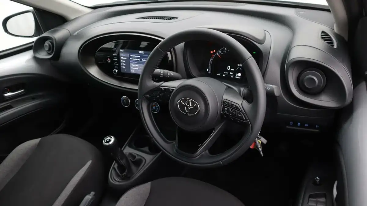2023-toyota-aygo-x-10-vvt-i-pure-big-9
