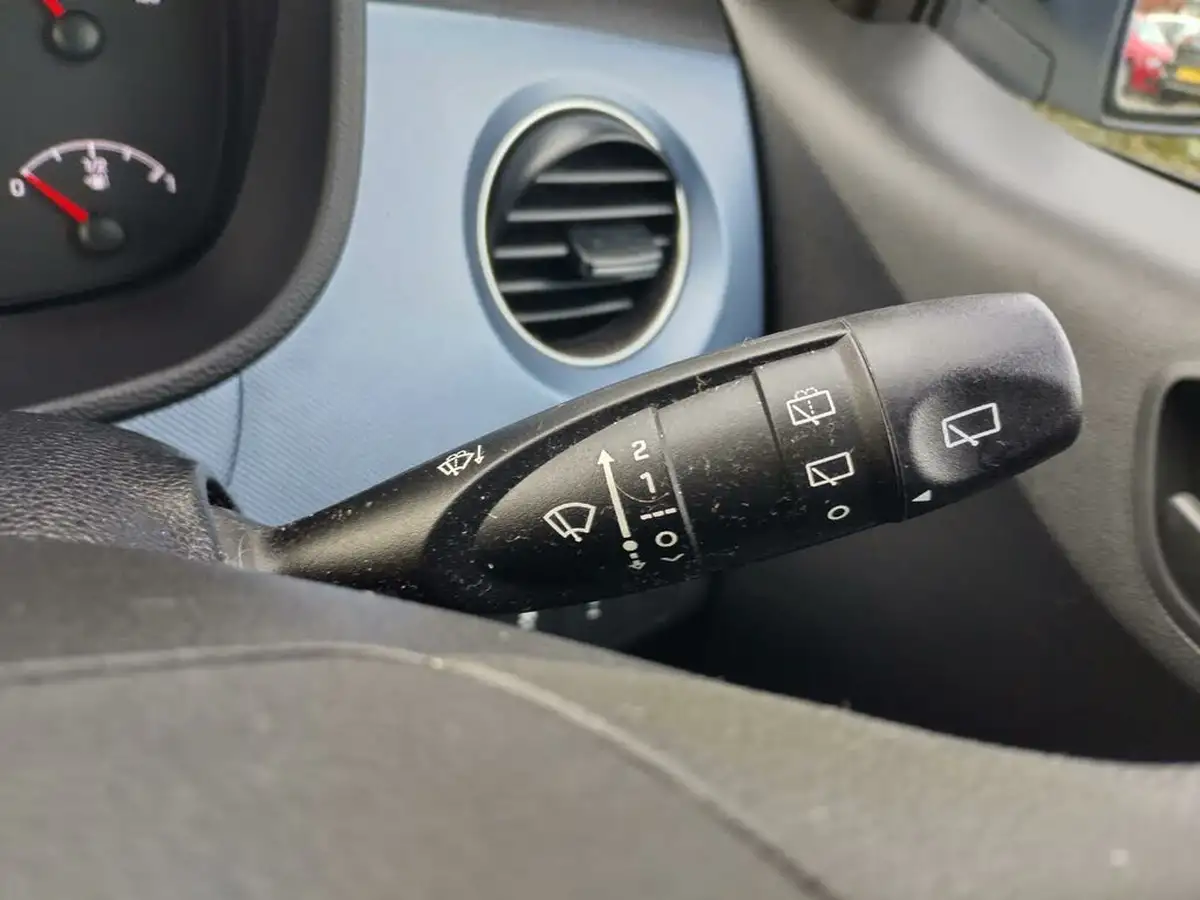 2014-hyundai-i10-10-se-big-14
