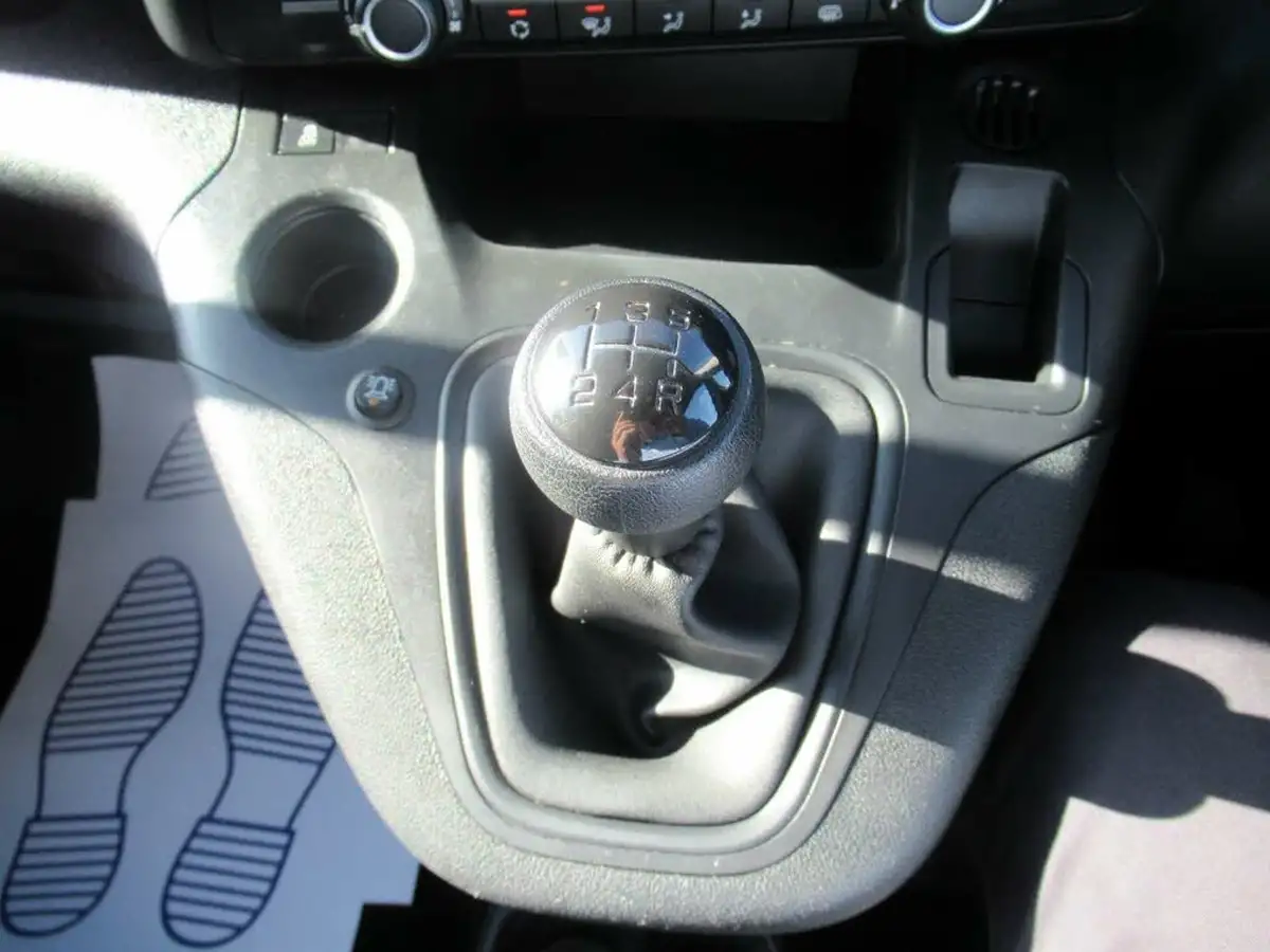2021-toyota-proace-city-15d-active-75hpeu6dt-e-big-15