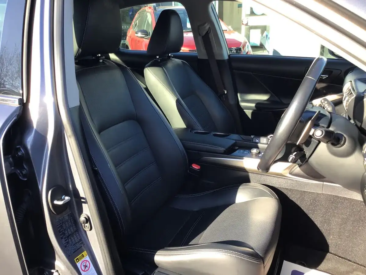 2015-lexus-is-300h-25-executive-edition-big-7