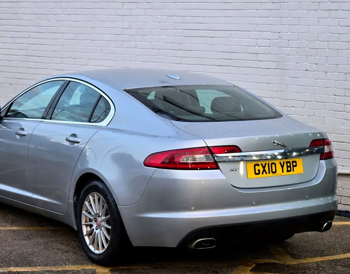 2010-jaguar-xf-30-luxury-big-3